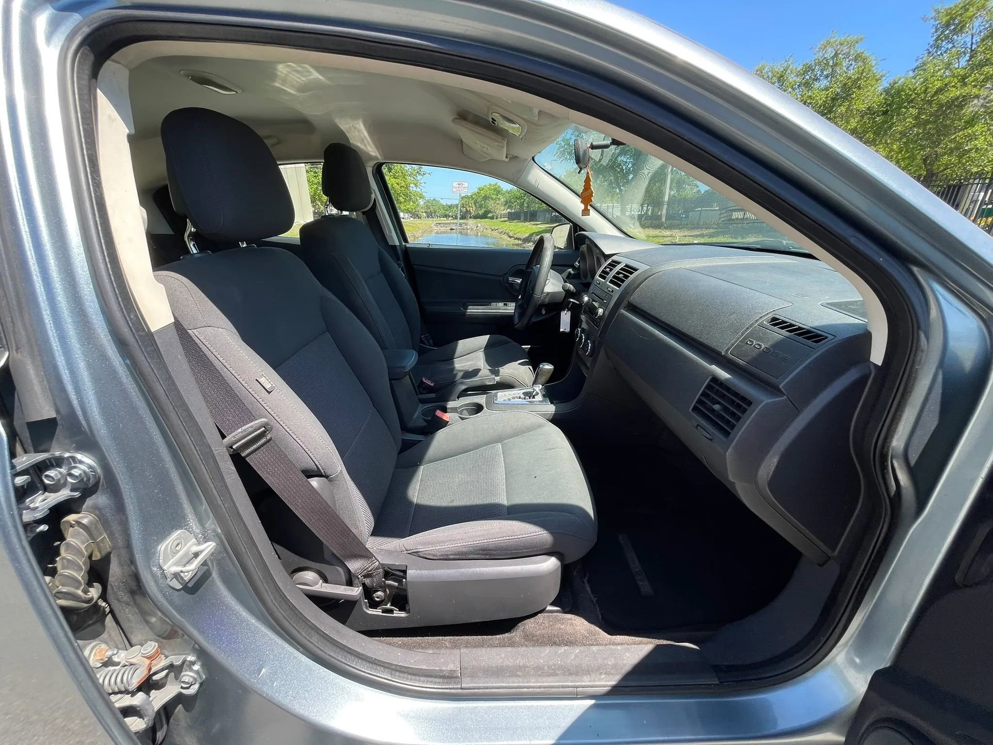 Used 2010 Dodge Avenger SXT FWD image 22
