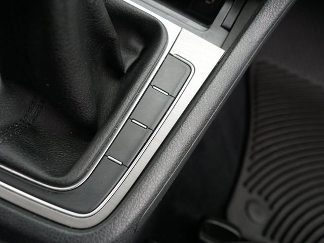 Used 2015 Volkswagen Golf TDI S FWD image 32