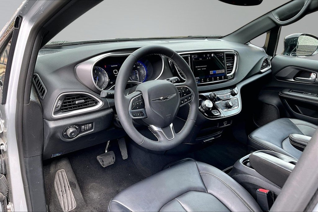 Certified 2026 Chrysler Pacifica Select FWD image 4