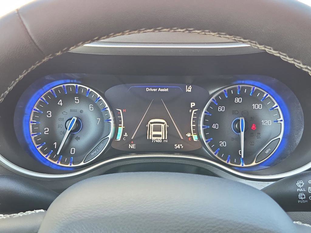 Used 2024 Chrysler Pacifica Touring-L image 23