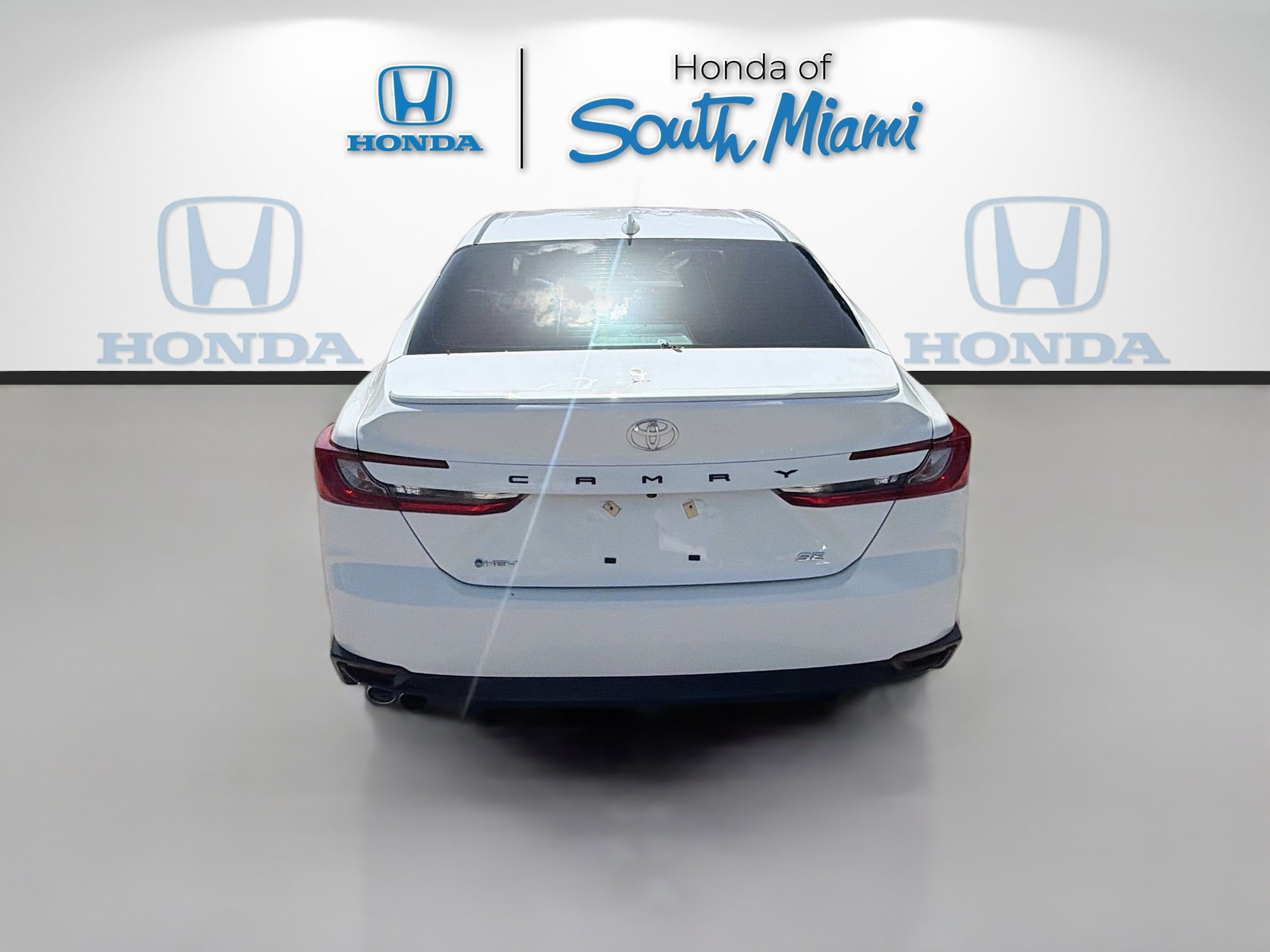 Used 2025 Toyota Camry SE FWD image 6