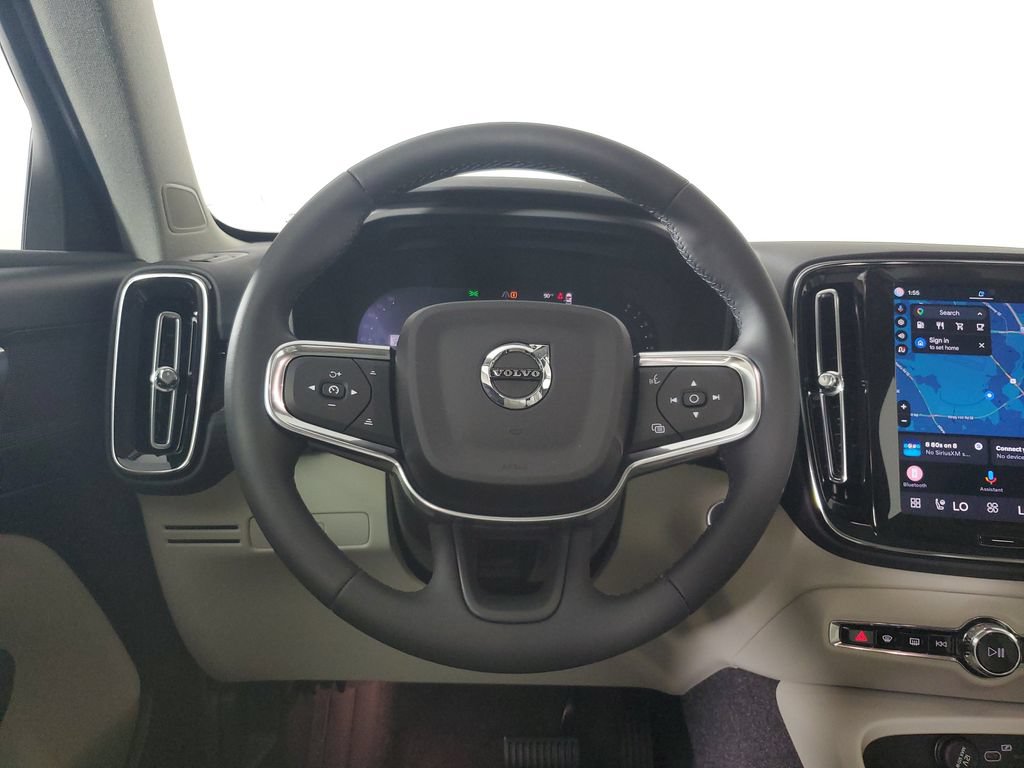 Used 2025 Volvo XC40 B5 Plus AWD/4WD image 18