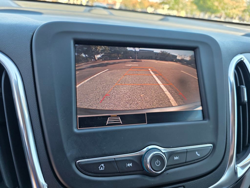 Used 2022 Chevrolet Equinox LS w/ LS Convenience Package image 18