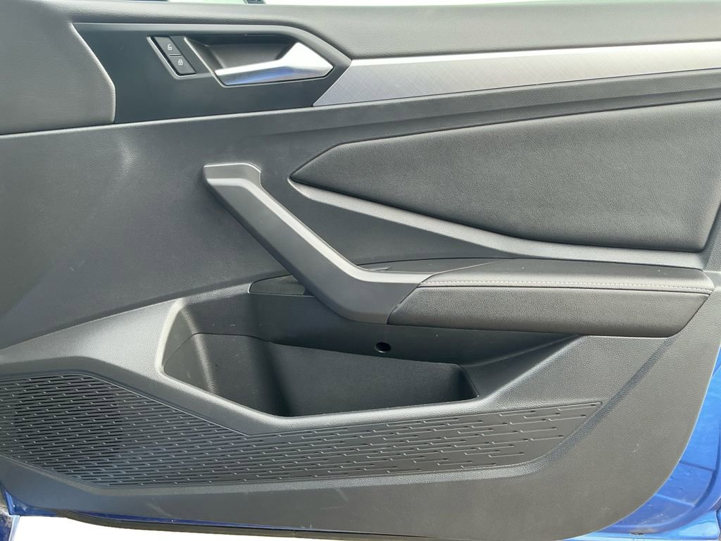 Used 2022 Volkswagen Jetta SE w/ Panoramic Sunroof Package image 16