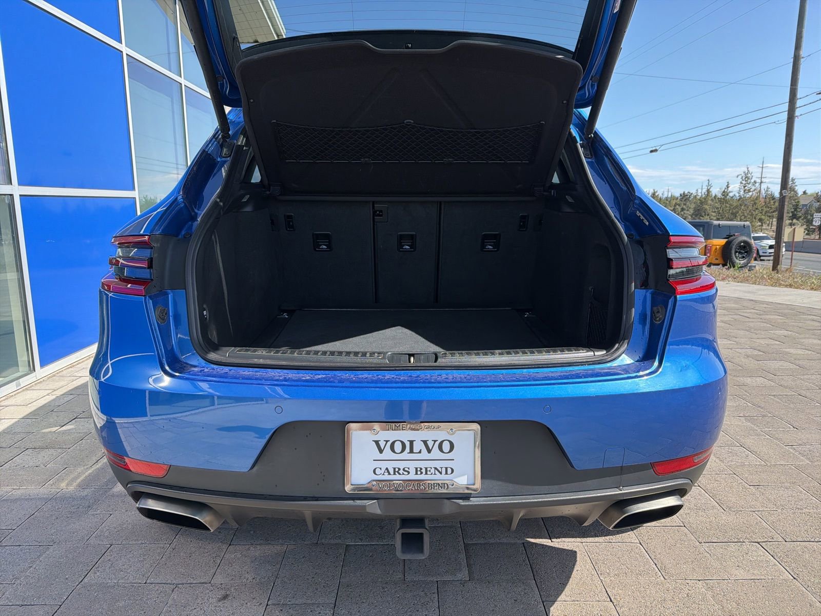 Used 2018 Porsche Macan Sport Edition AWD/4WD image 9