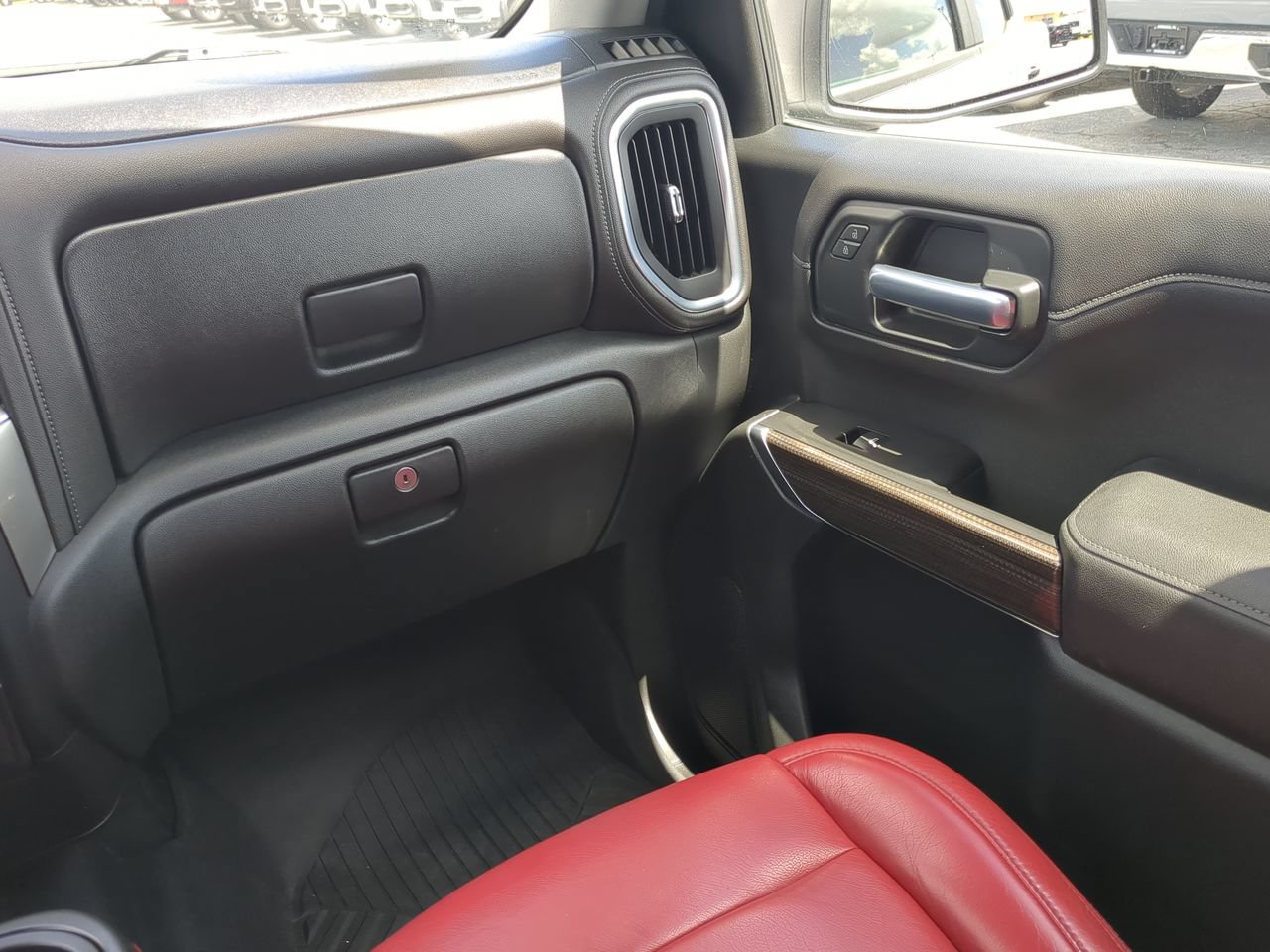 Used 2020 Chevrolet Silverado 1500 LT Trail Boss AWD/4WD image 17