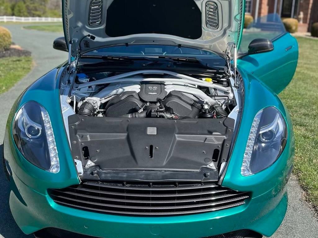 Used 2015 Aston Martin DB9 Coupe image 16