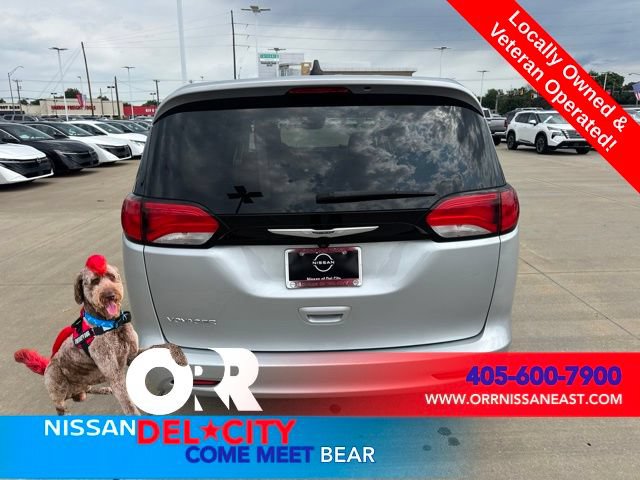 Used 2023 Chrysler Voyager LX FWD image 4