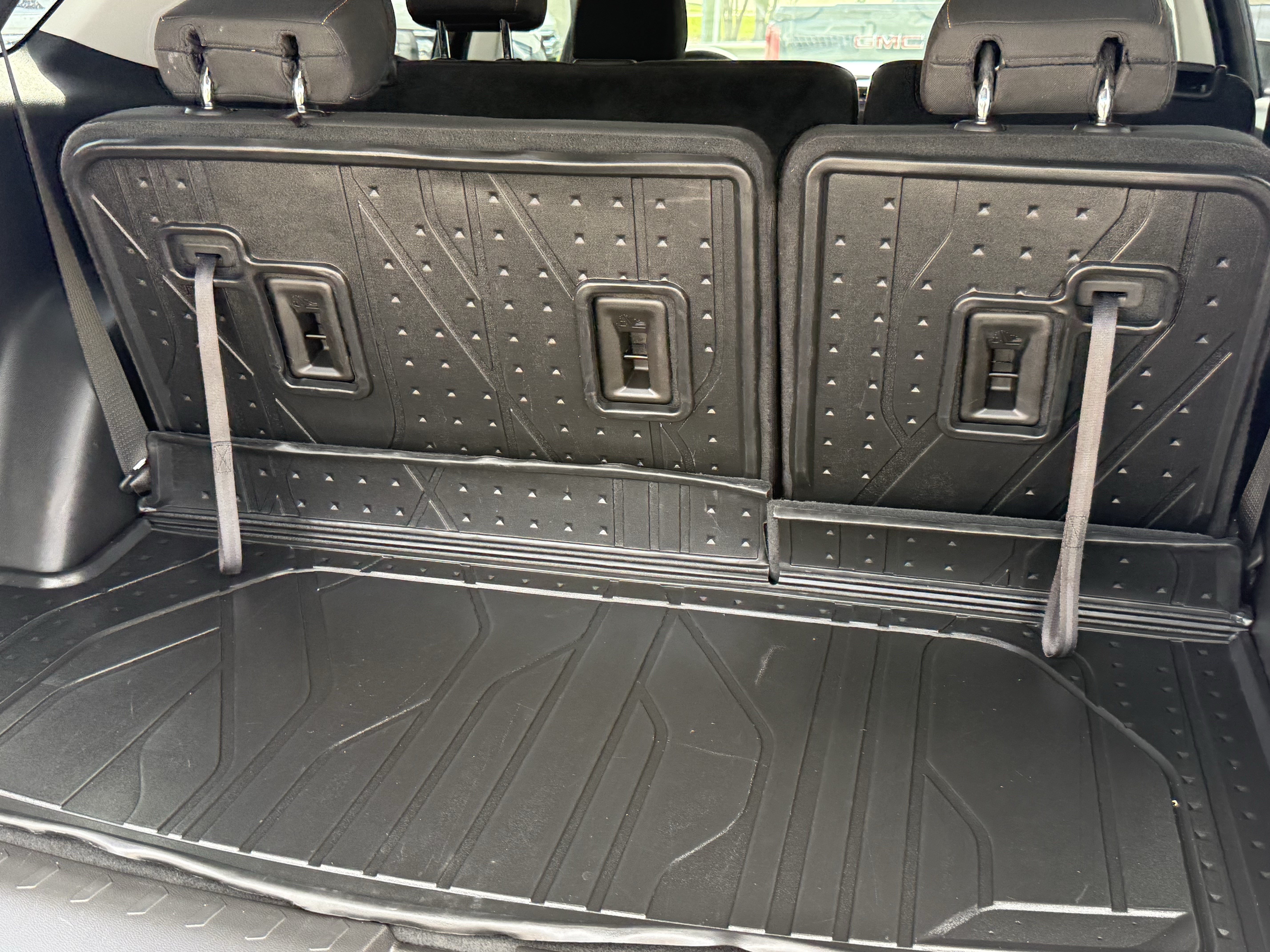Used 2021 Chevrolet Traverse LS w/ LPO, Floor Liner Package FWD image 33