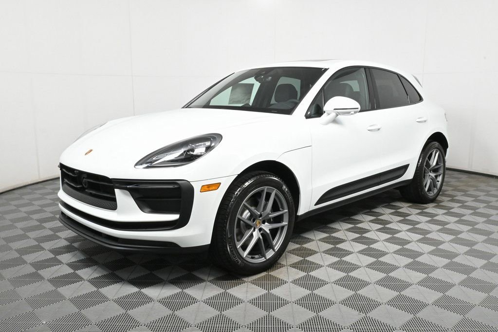 Certified 2025 Porsche Macan image 1