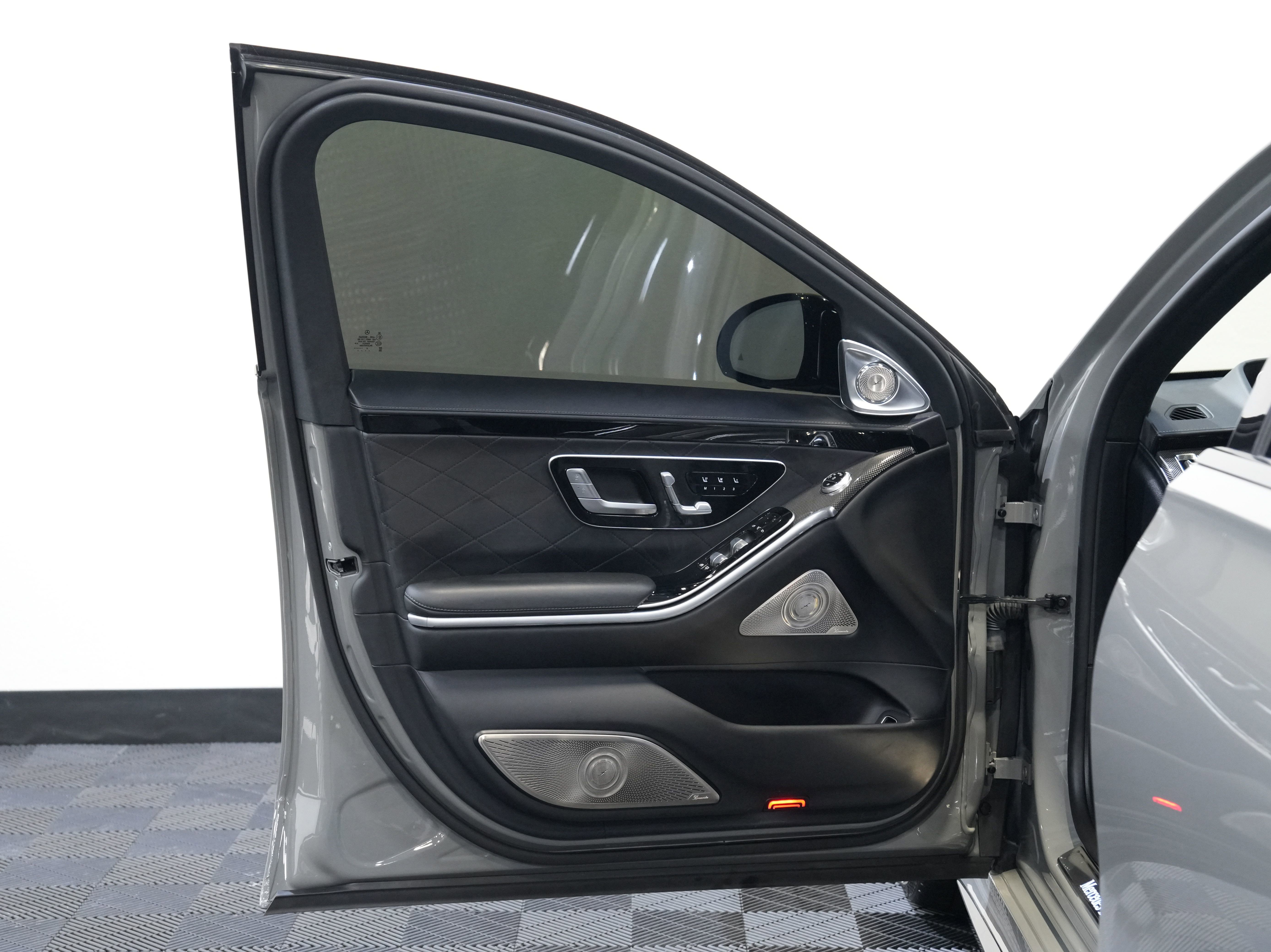 Used 2022 Mercedes-Benz S 580 4MATIC Sedan w/ AMG Line Package image 22