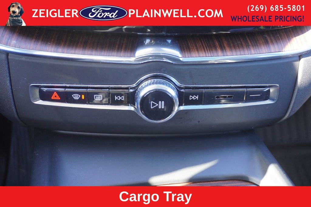 Used 2023 Volvo XC60 T8 Plus w/ Protection Package Premier image 23