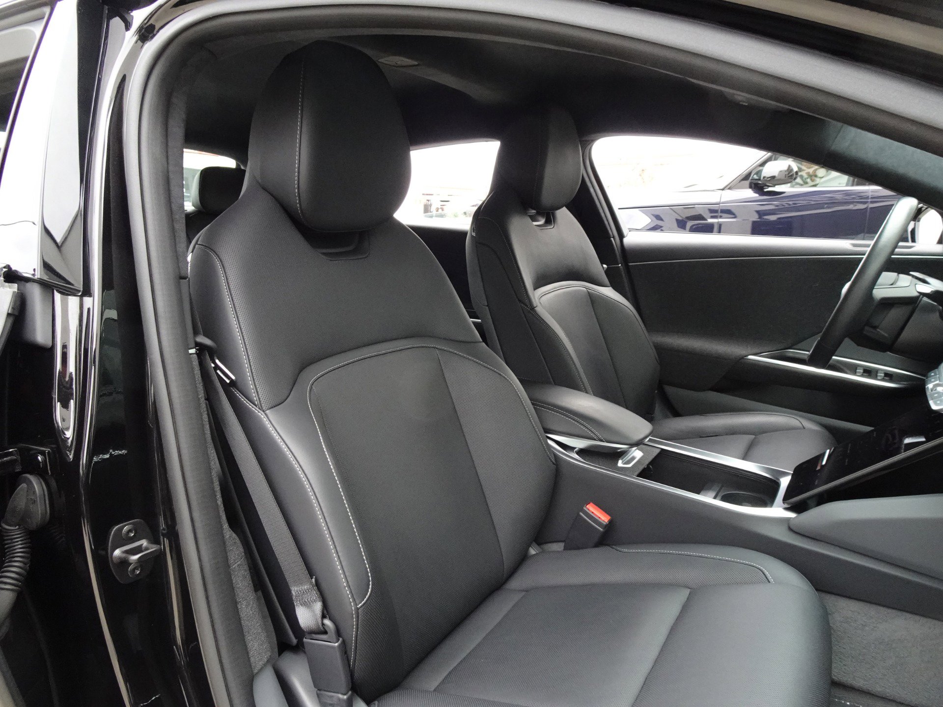 Used 2024 Lucid Air Pure RWD image 22
