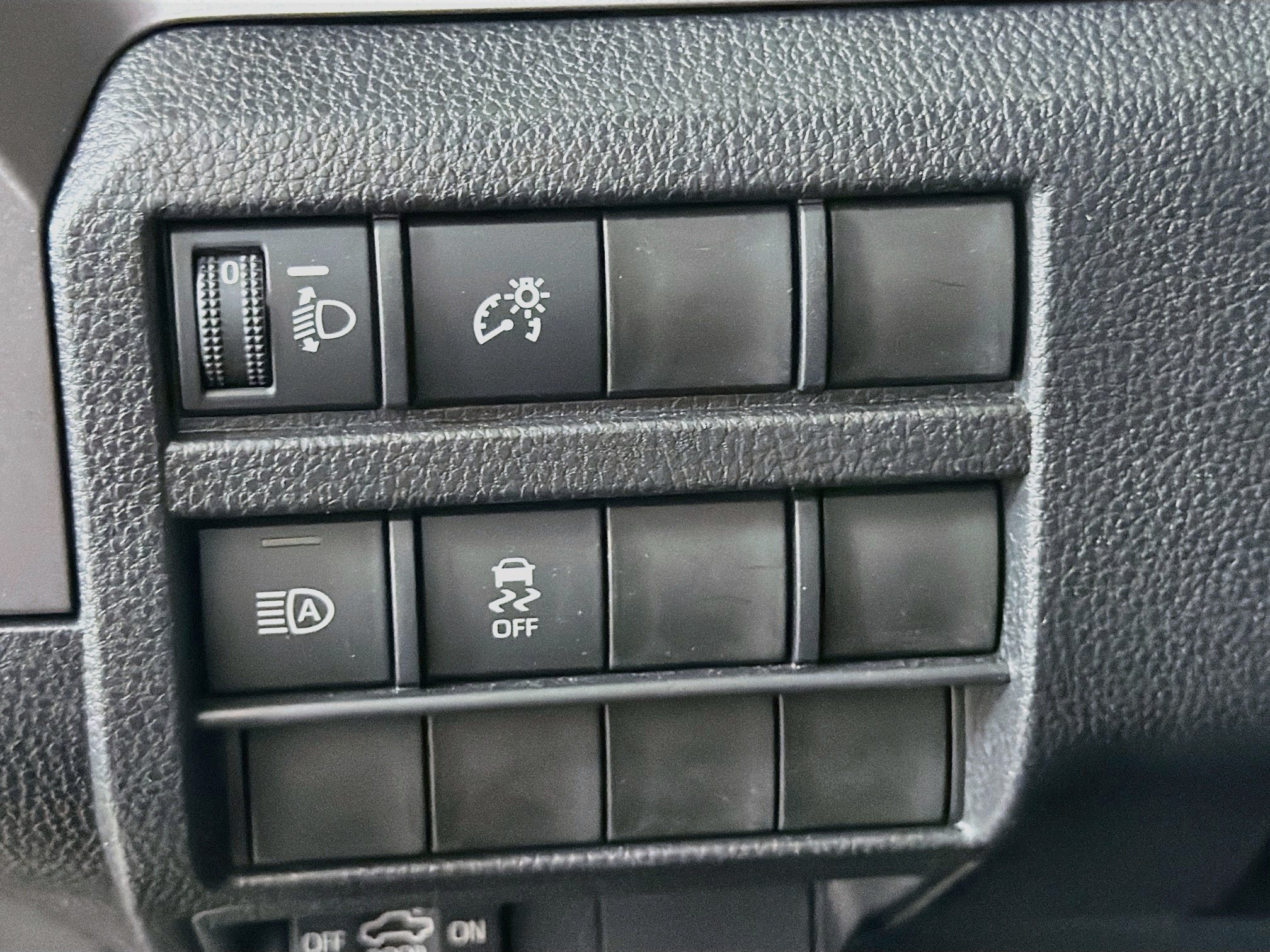 Used 2025 Toyota Tacoma TRD Off-Road AWD/4WD image 16