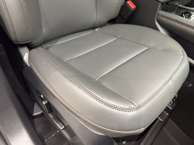 New 2026 Ford Explorer Active w/ Active Comfort Package AWD/4WD image 8