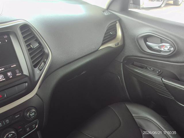 Used 2015 Jeep Cherokee Limited w/ Luxury Group AWD/4WD image 11
