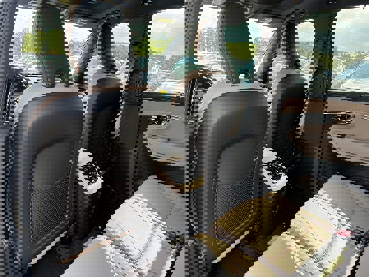 New 2026 Volvo XC90 B6 Ultra image 21