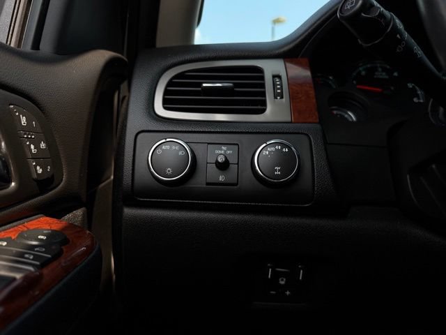 Used 2014 Chevrolet Tahoe LTZ AWD/4WD image 12