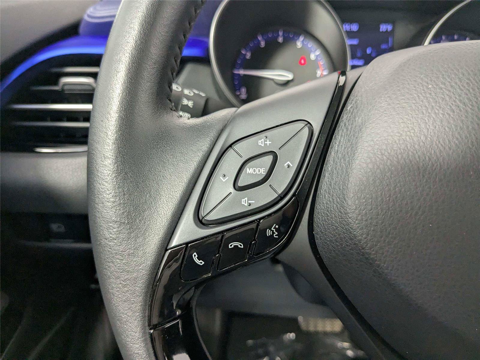 Used 2020 Toyota C-HR XLE FWD image 15