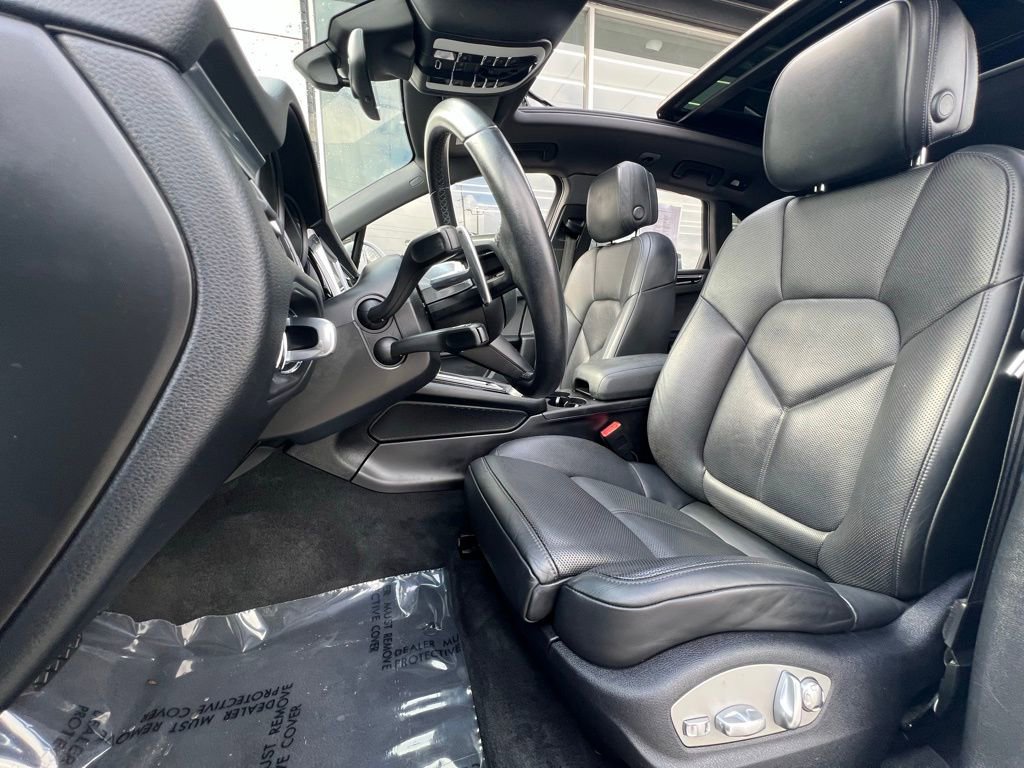 Used 2022 Porsche Macan image 16