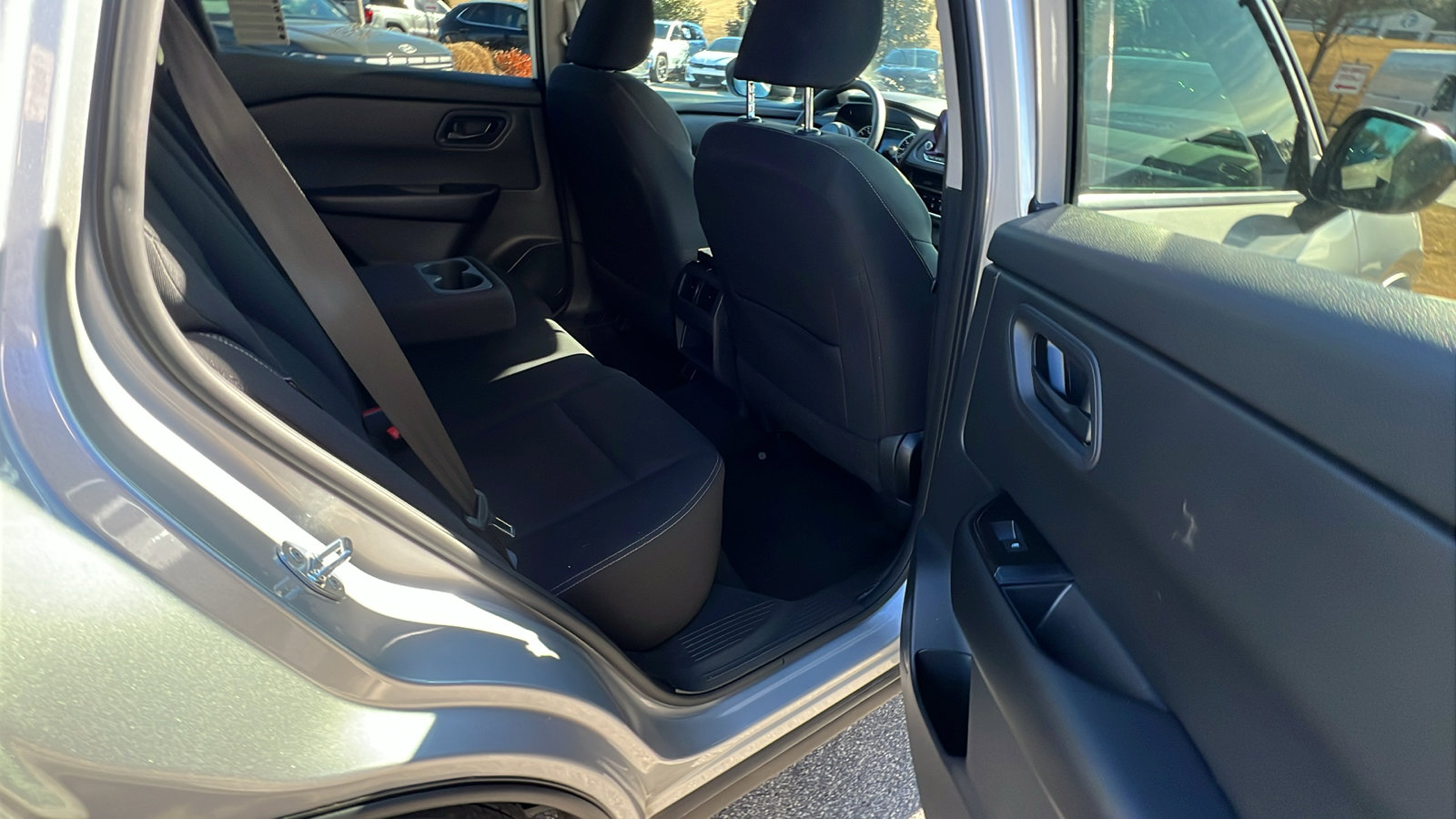 Used 2024 Nissan Rogue S image 21