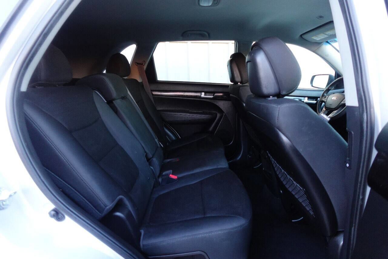 Used 2015 Kia Sorento LX image 13