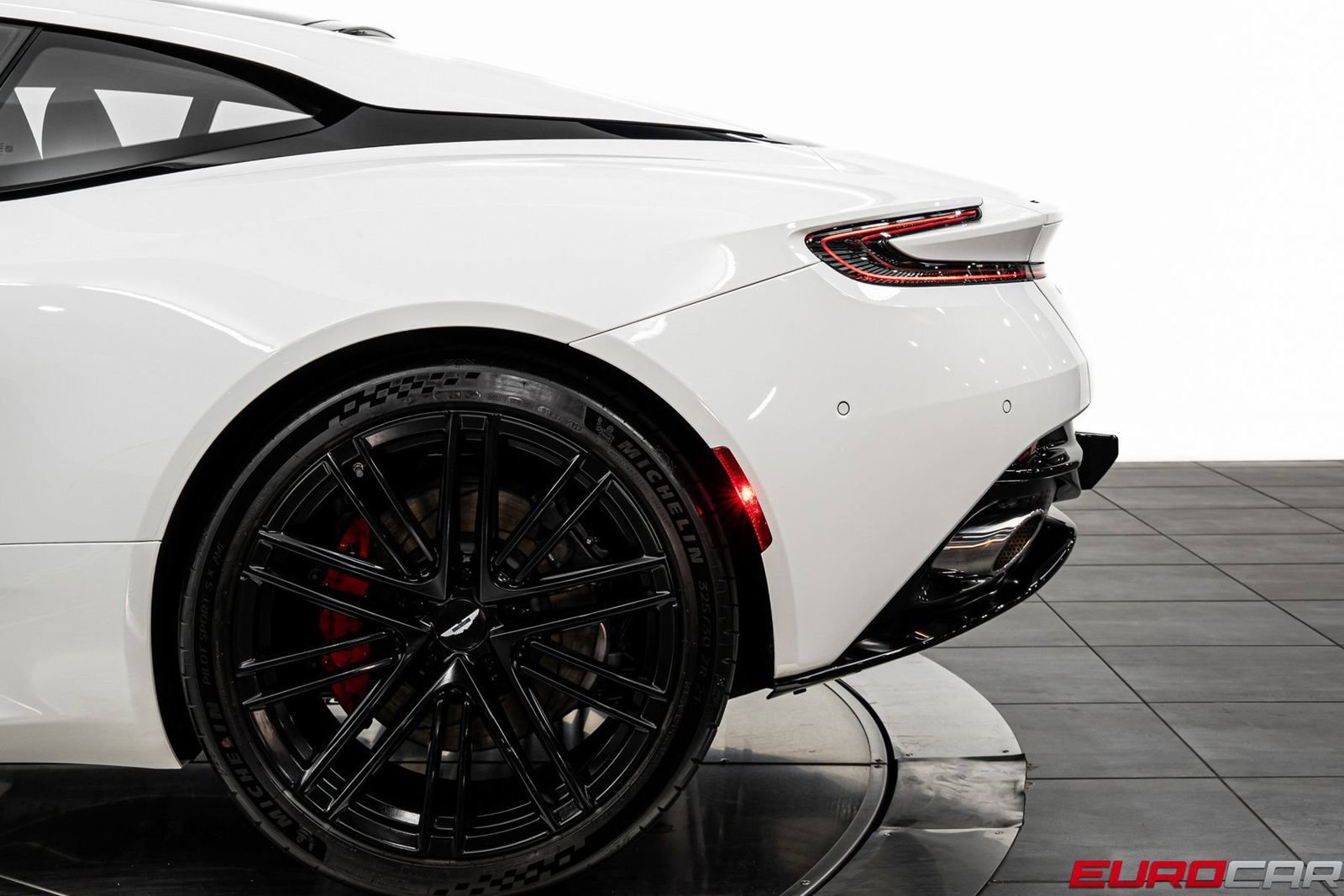 Used 2024 Aston Martin DB12 Coupe RWD image 14