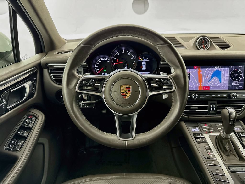Used 2021 Porsche Macan AWD/4WD image 23