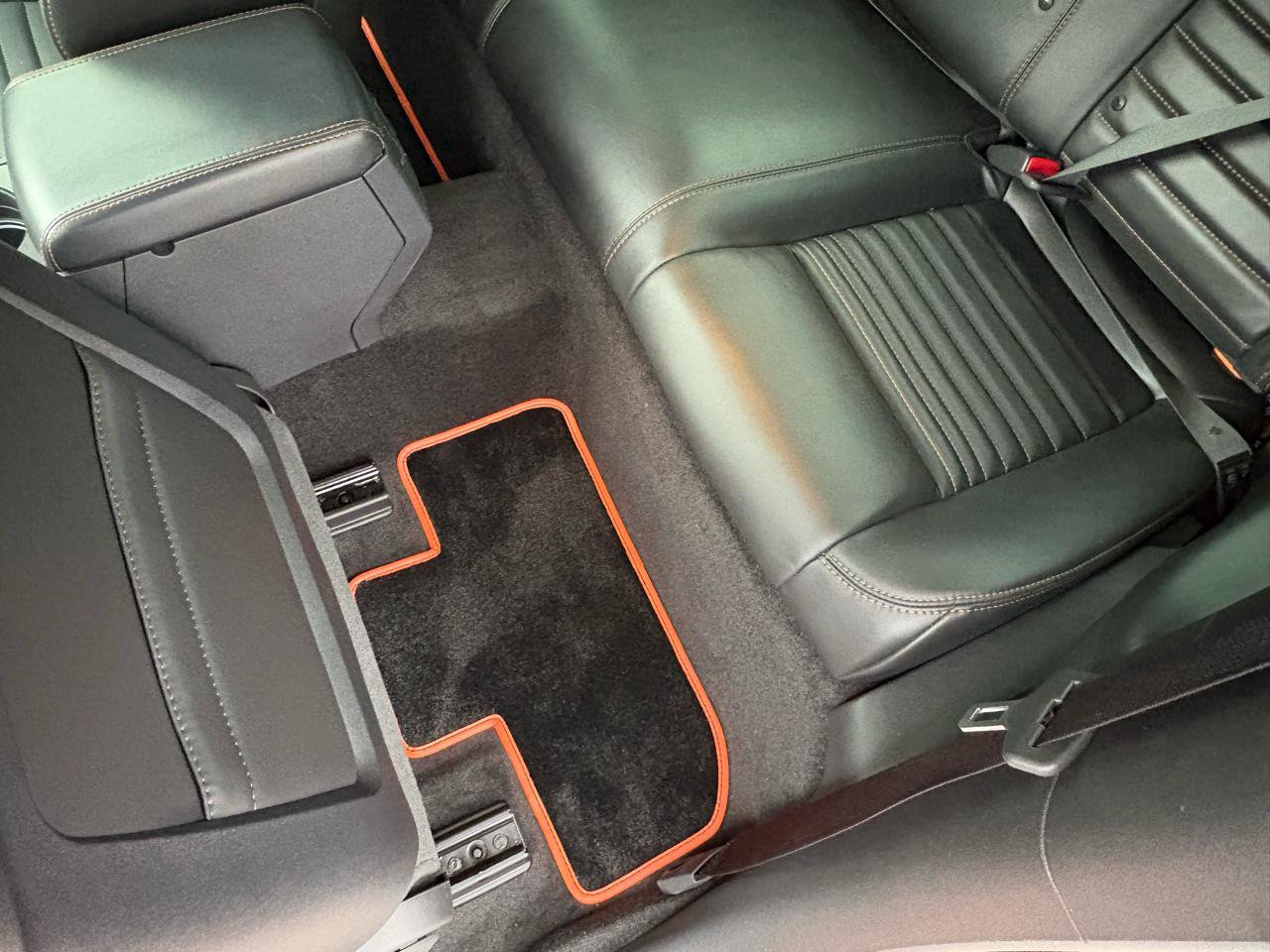 Used 2014 Dodge Challenger R/T RWD image 29