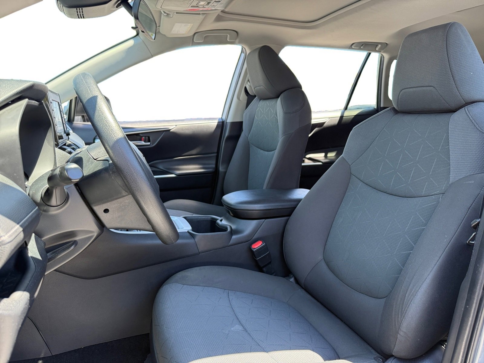 Used 2022 Toyota RAV4 XLE image 9