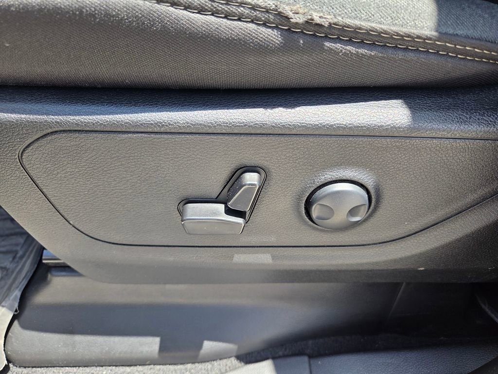 Used 2025 RAM 1500 Big Horn RWD image 6