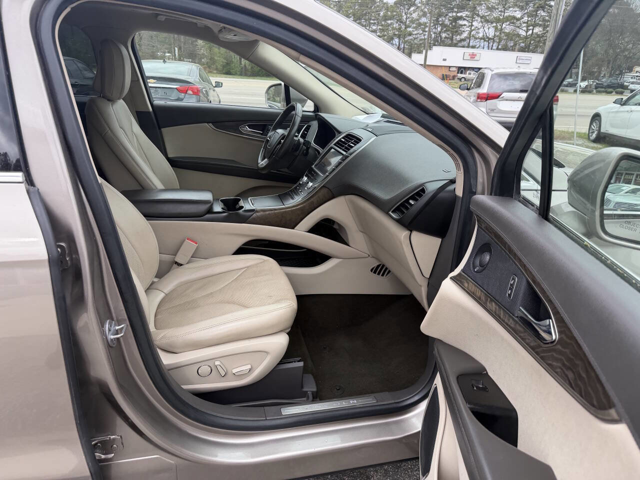 Used 2020 Lincoln Nautilus Reserve FWD image 19