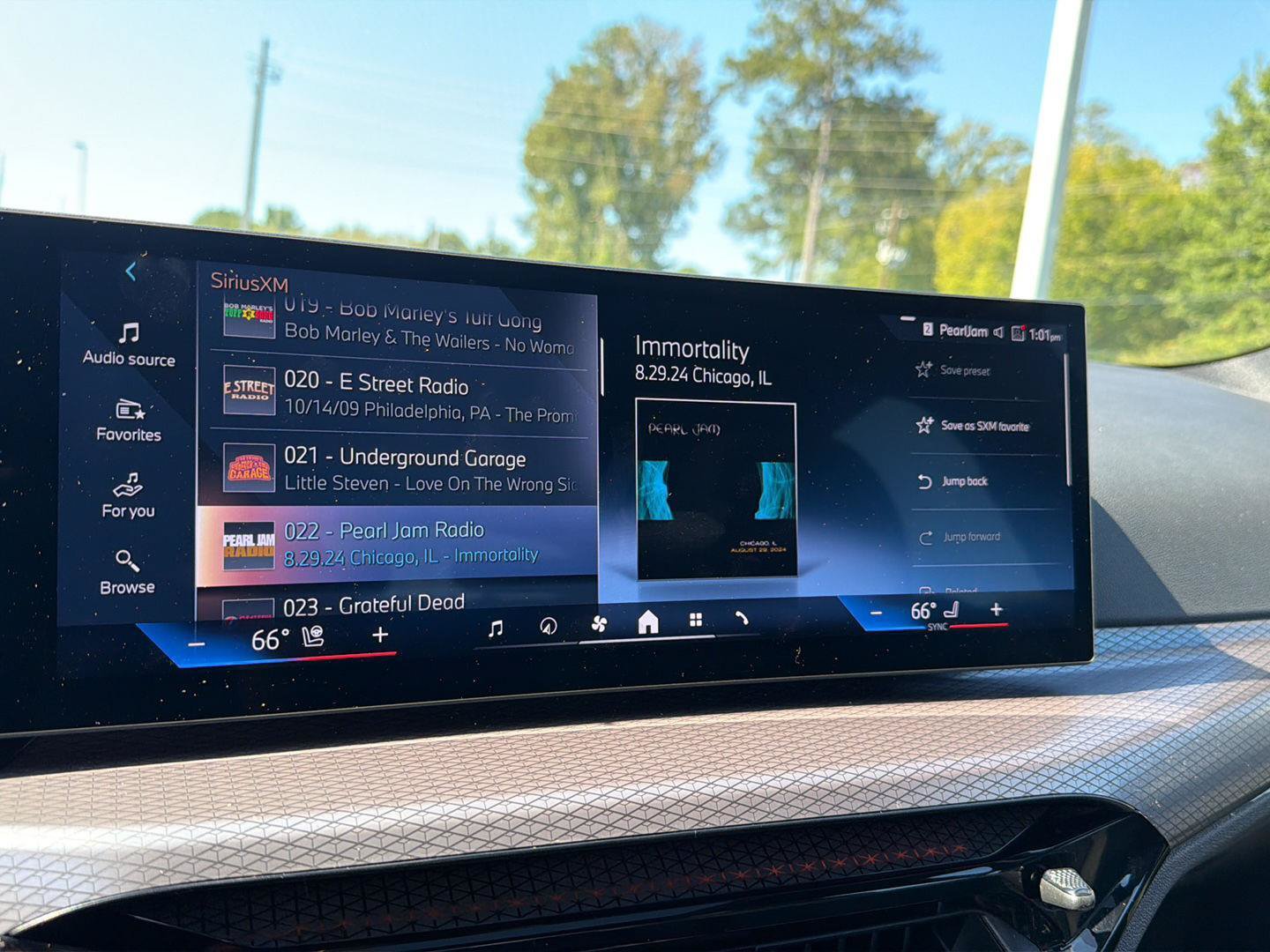 Used 2025 BMW i4 eDrive40 w/ Premium Package RWD image 24