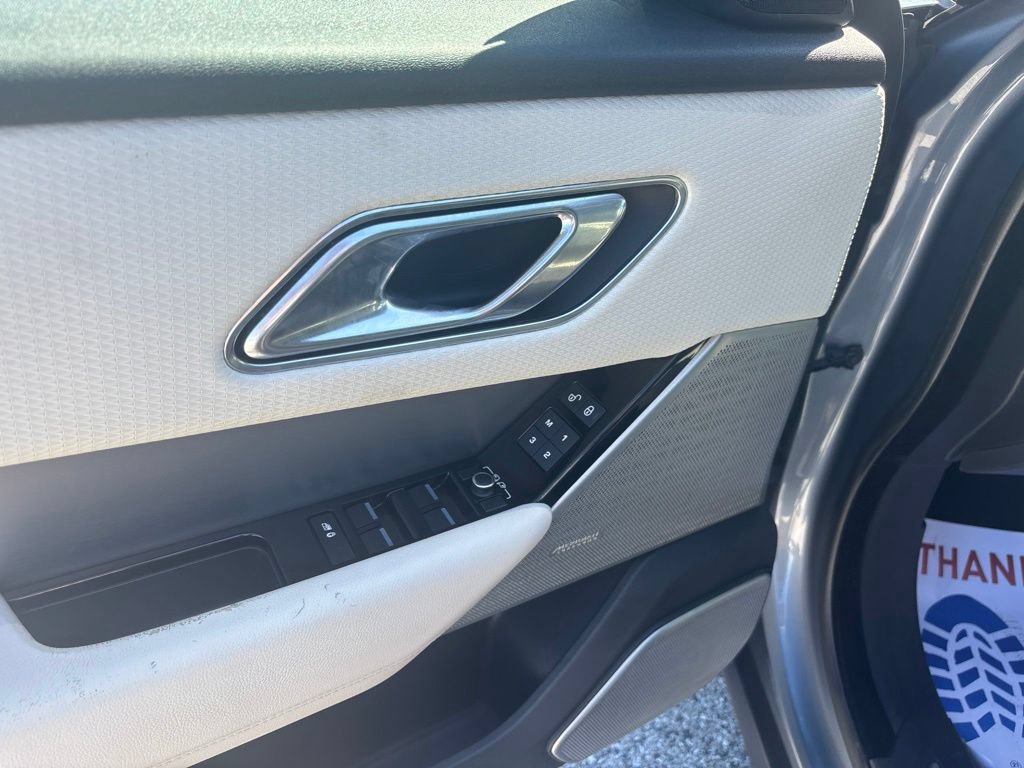Used 2018 Land Rover Range Rover Velar R-Dynamic SE AWD/4WD image 17
