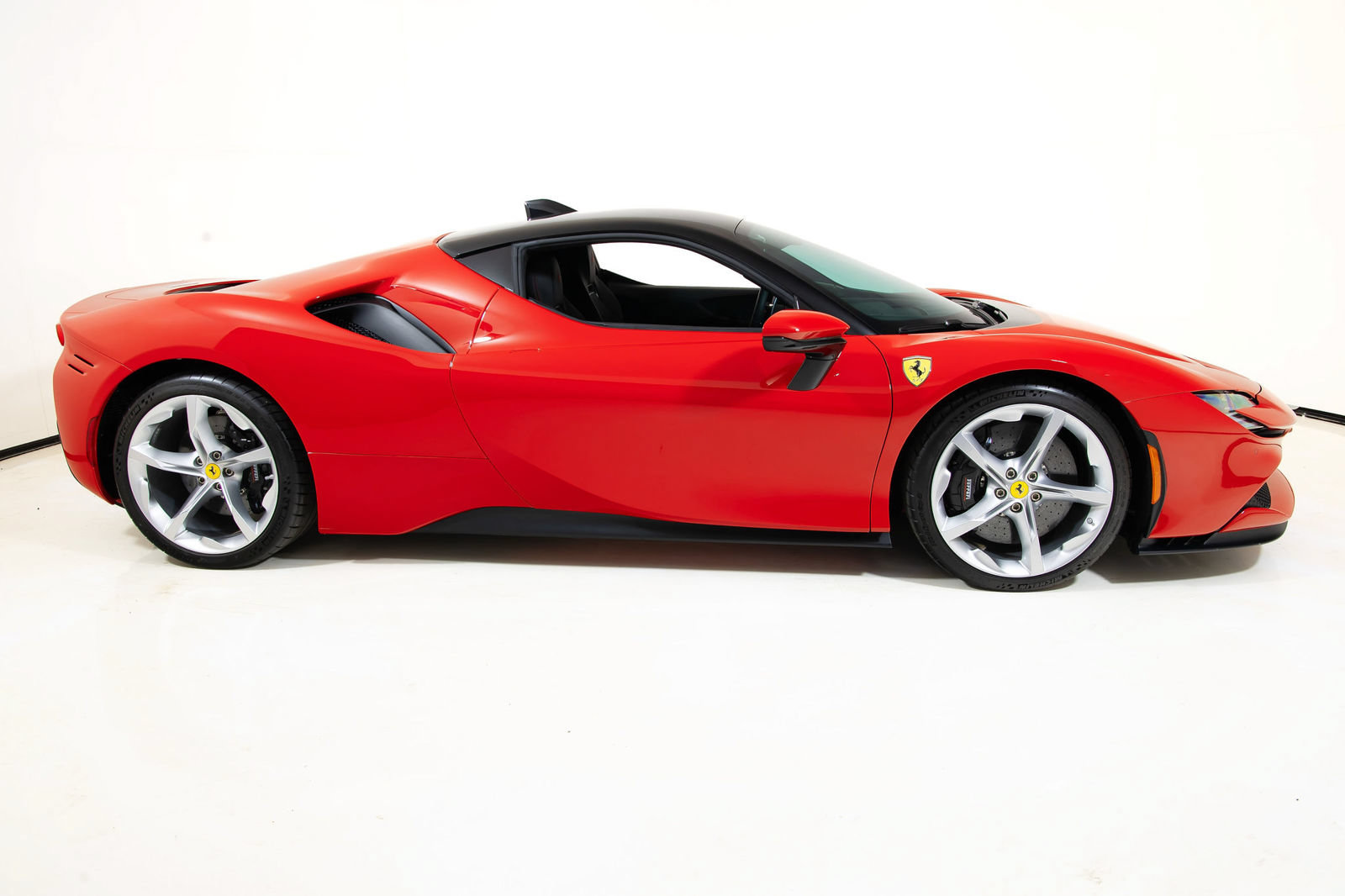 Certified 2021 Ferrari SF90 Stradale AWD/4WD image 3