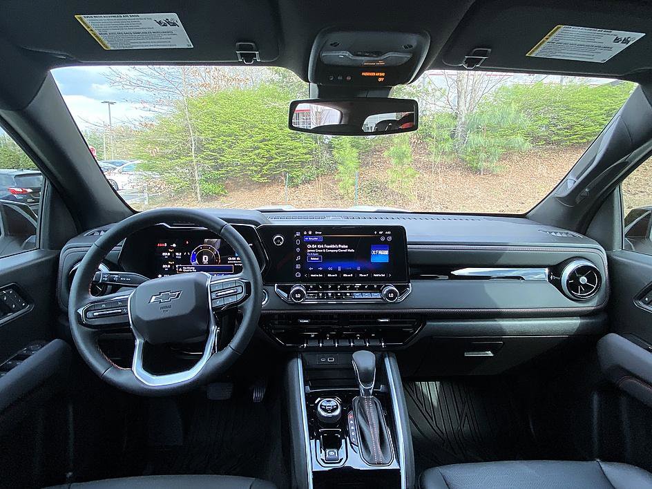 Used 2025 Chevrolet Colorado Z71 w/ Z71 Convenience Package 2 image 19