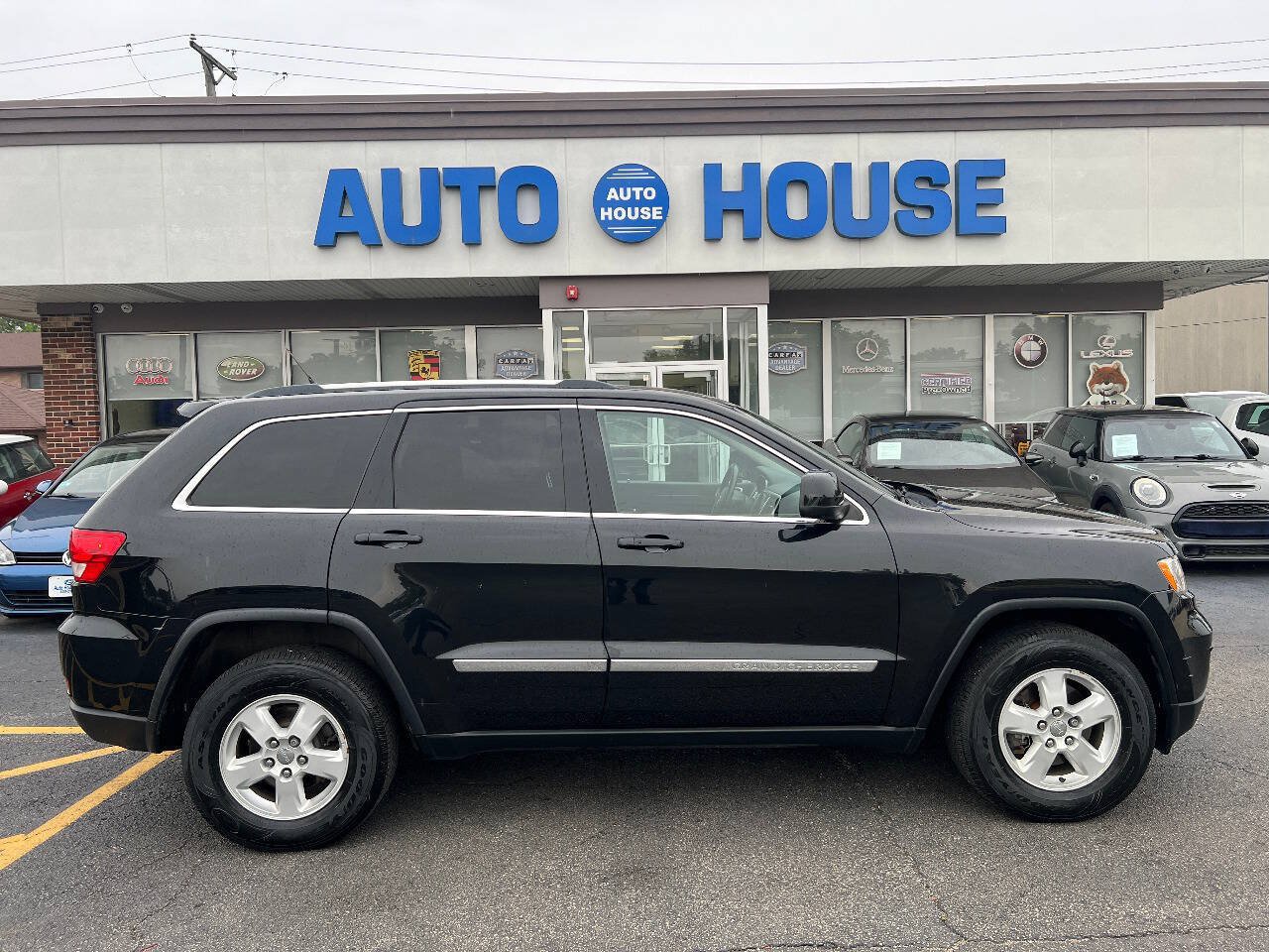 Used 2012 Jeep Grand Cherokee Laredo w/ Laredo E Group AWD/4WD image 10
