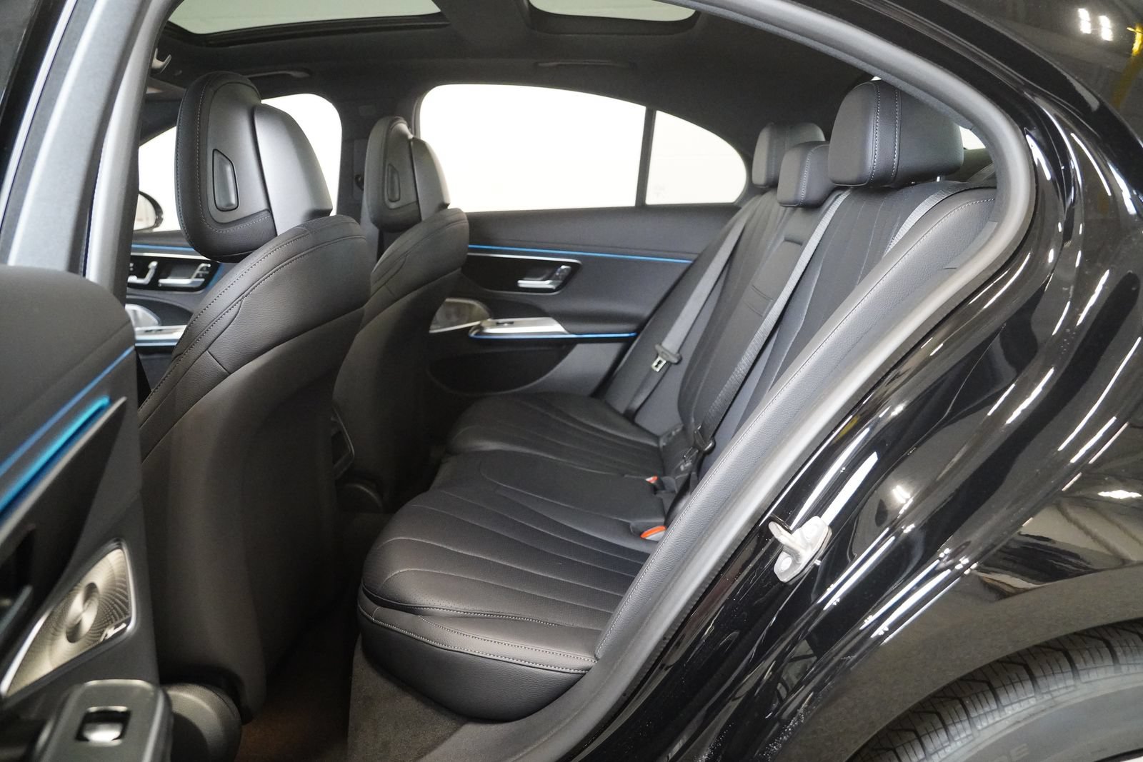 New 2027 Mercedes-Benz E 350 4MATIC Sedan image 16
