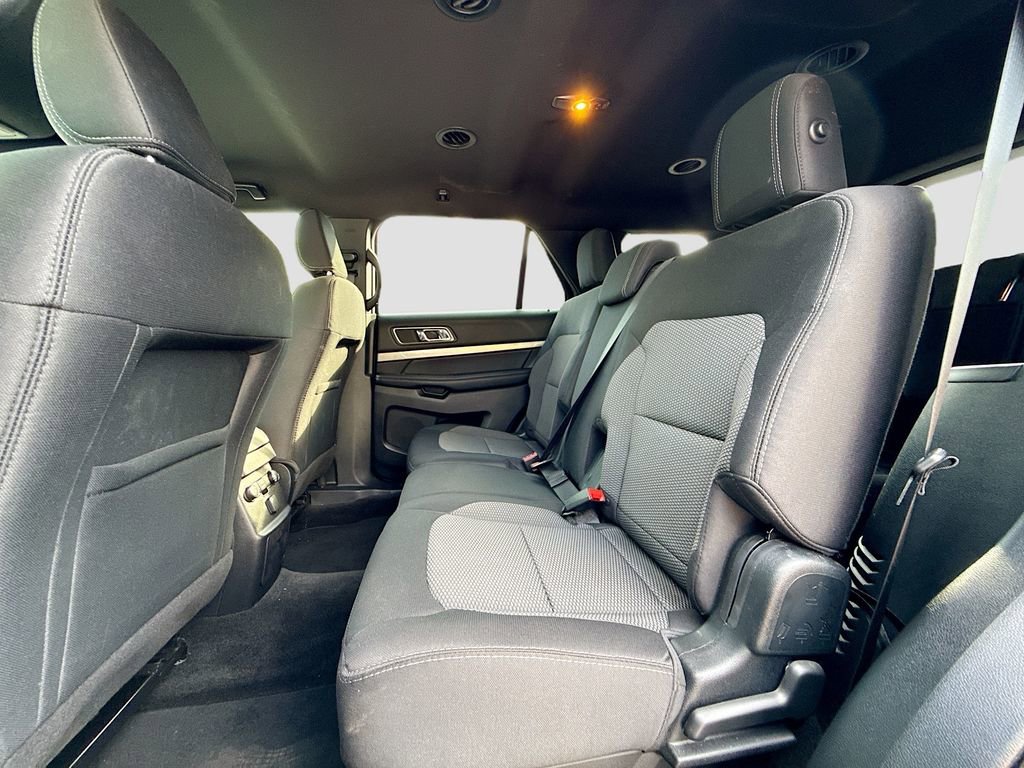 Used 2018 Ford Explorer XLT AWD/4WD image 24