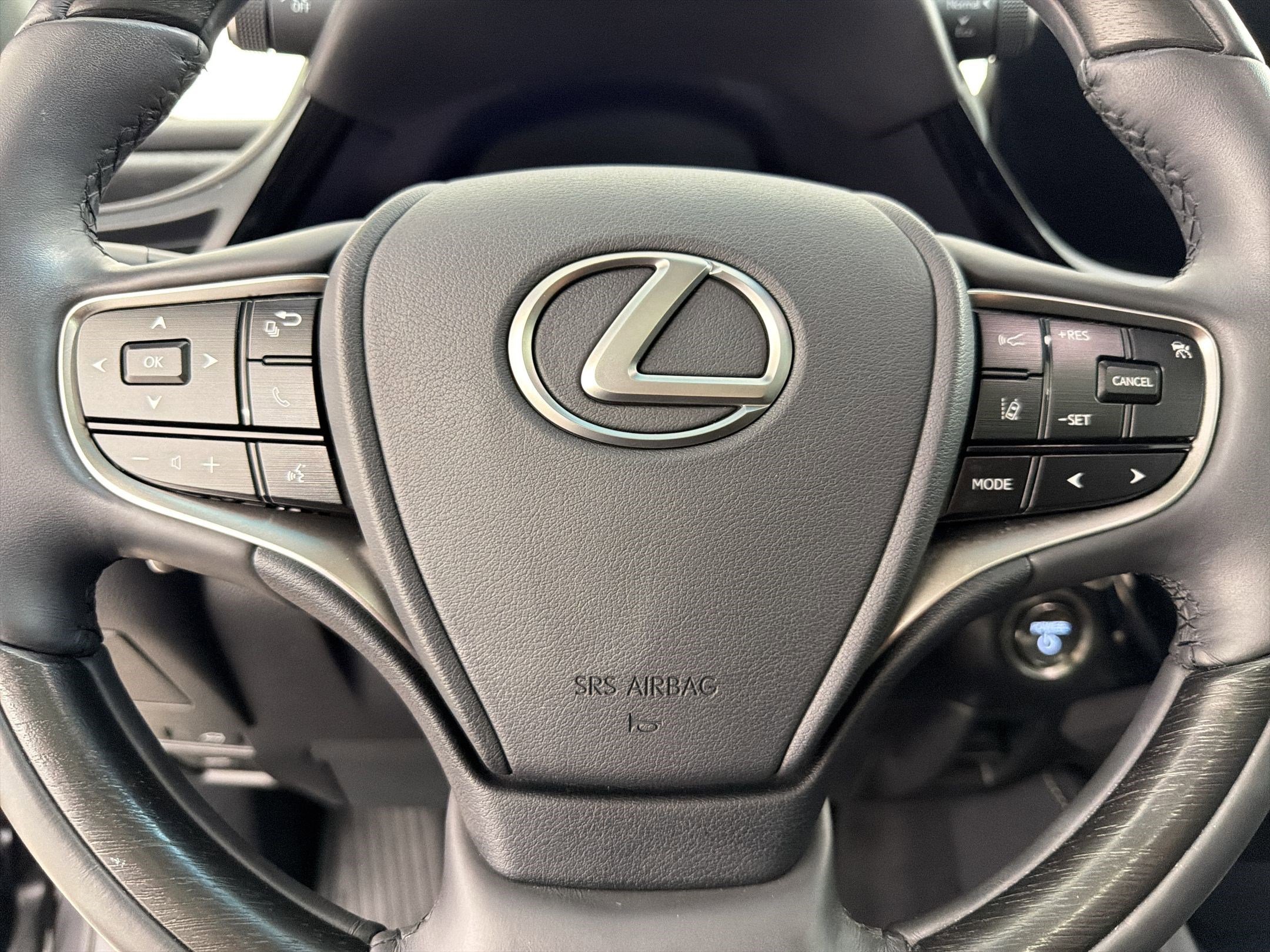 Certified 2023 Lexus ES 300h w/ Luxury Package FWD image 18