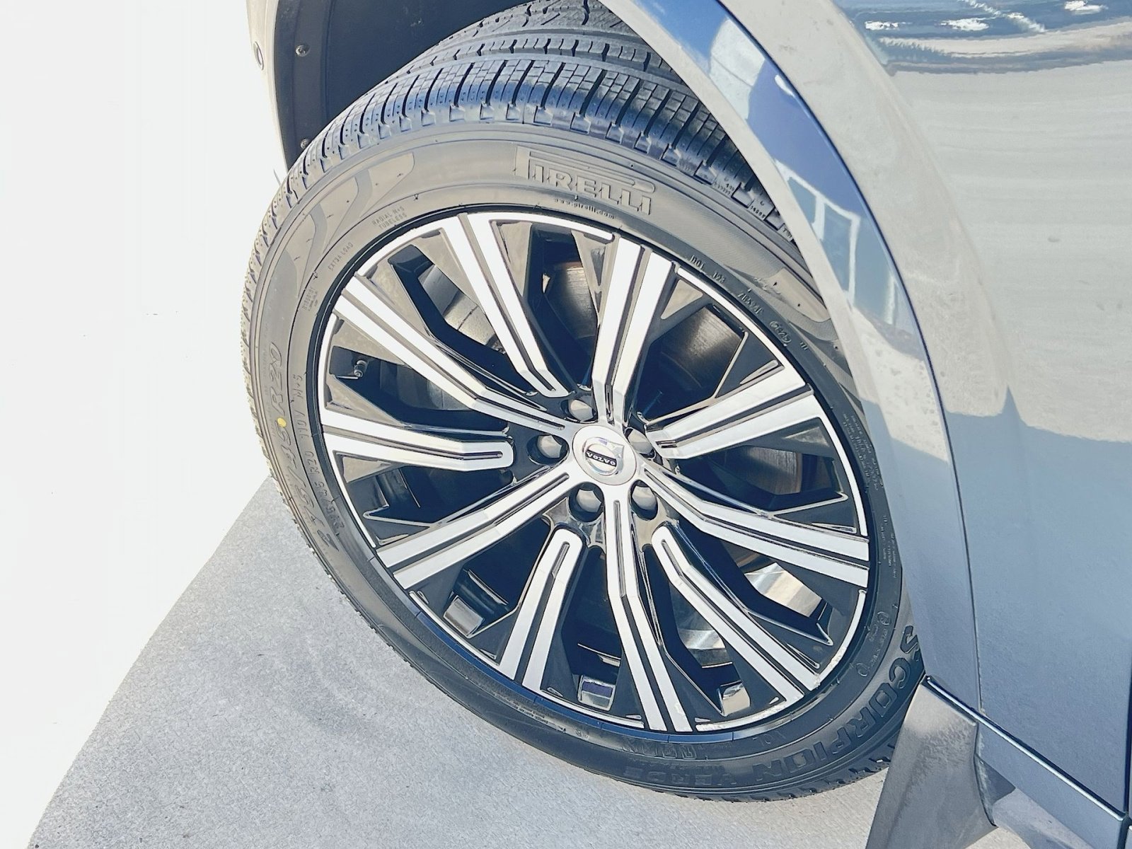 Used 2023 Volvo XC90 B6 Plus w/ Protection Package Premier image 12