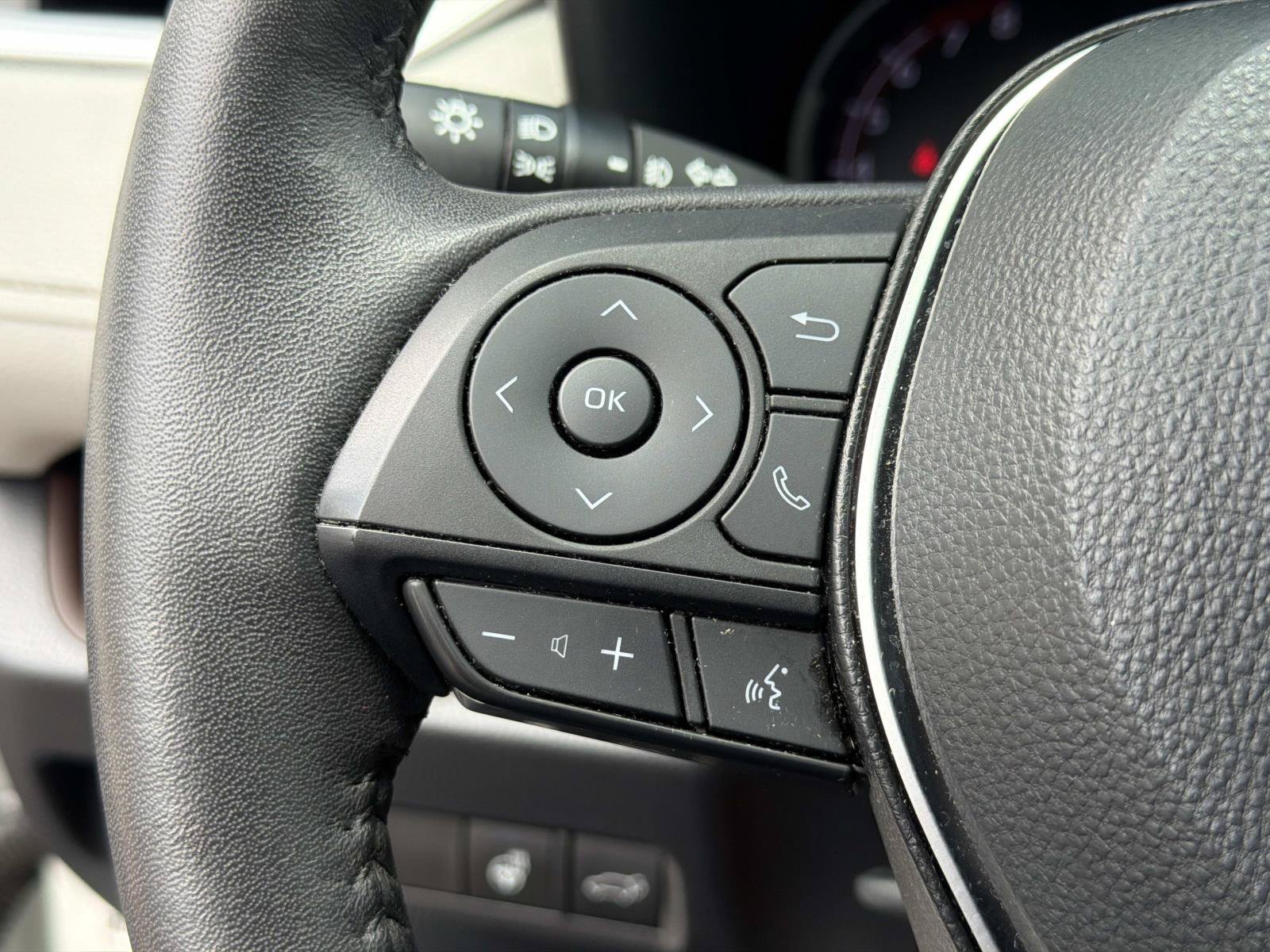 Used 2022 Toyota RAV4 Limited w/ Limited Grade Weather Package FWD image 29