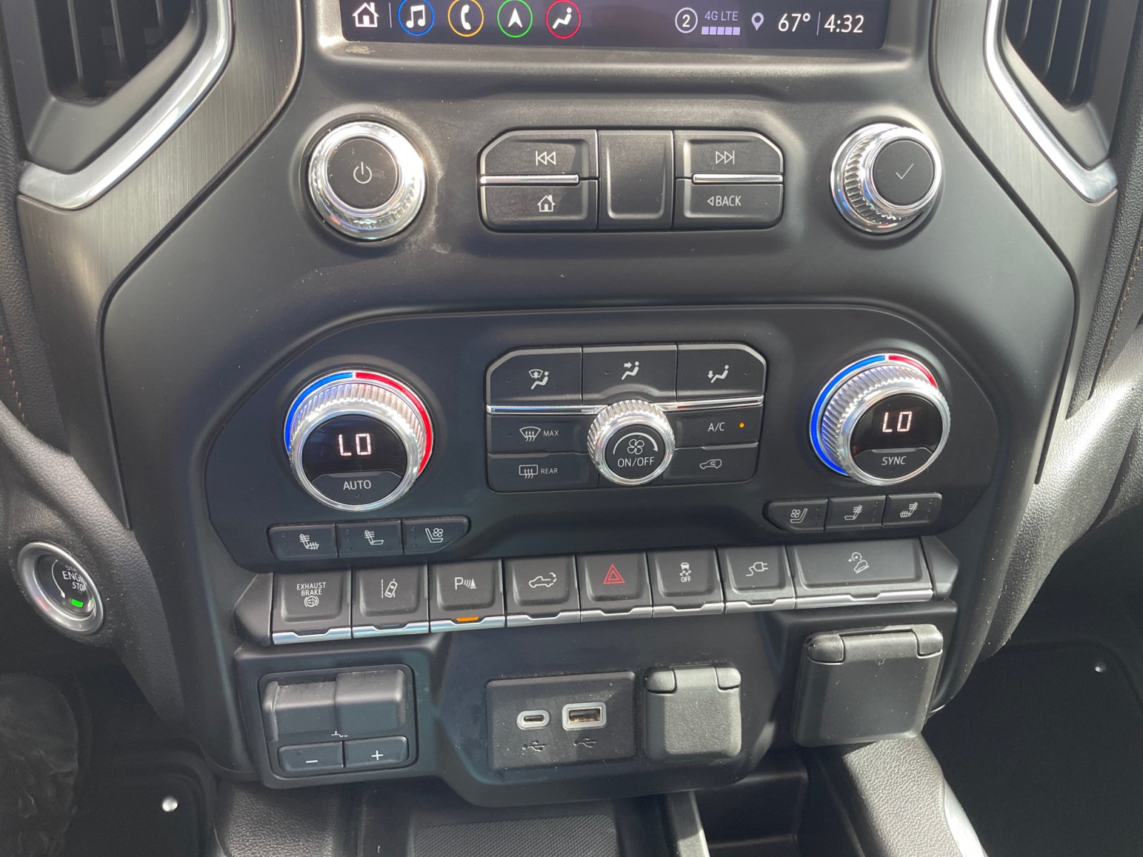 Used 2022 GMC Sierra 2500 AT4 w/ AT4 Premium Plus Package AWD/4WD image 25