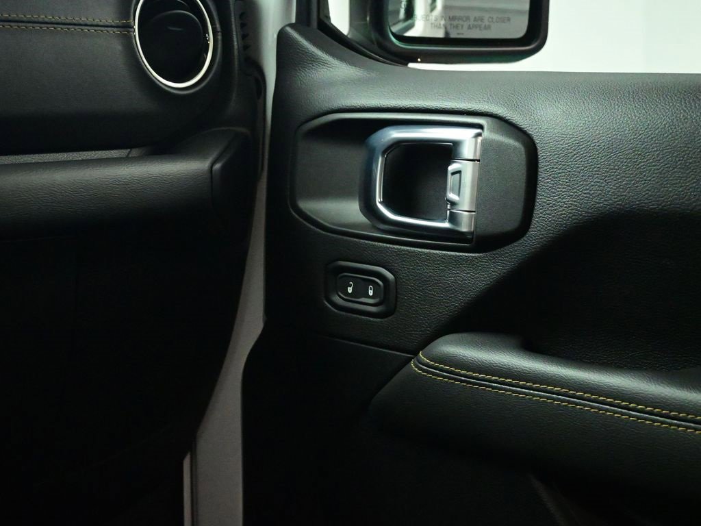 Used 2021 Jeep Wrangler Unlimited Sahara image 16