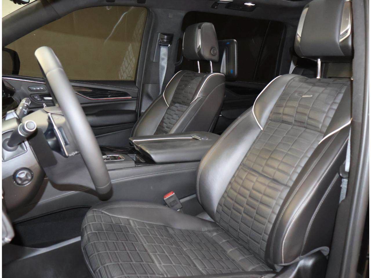 Used 2024 Cadillac Escalade ESV V w/ LPO, ONYX Package AWD/4WD image 11