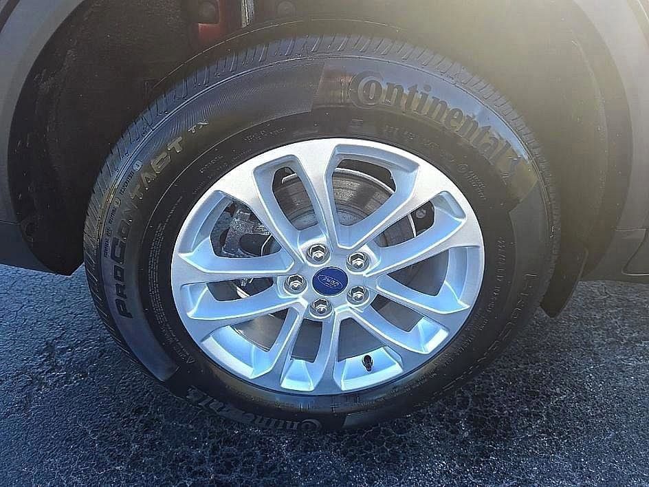 Used 2022 Ford Escape SE w/ Cold Weather Package image 35