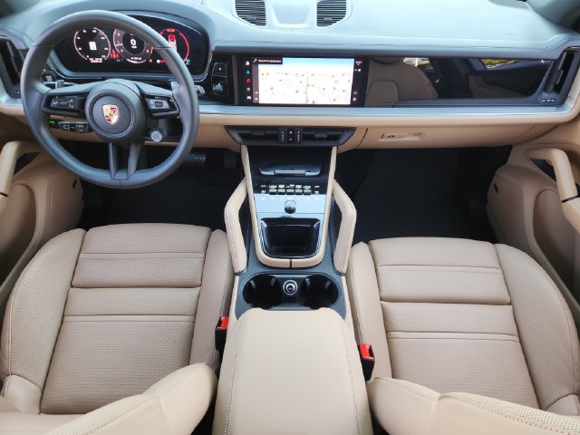 Used 2024 Porsche Cayenne AWD/4WD image 23