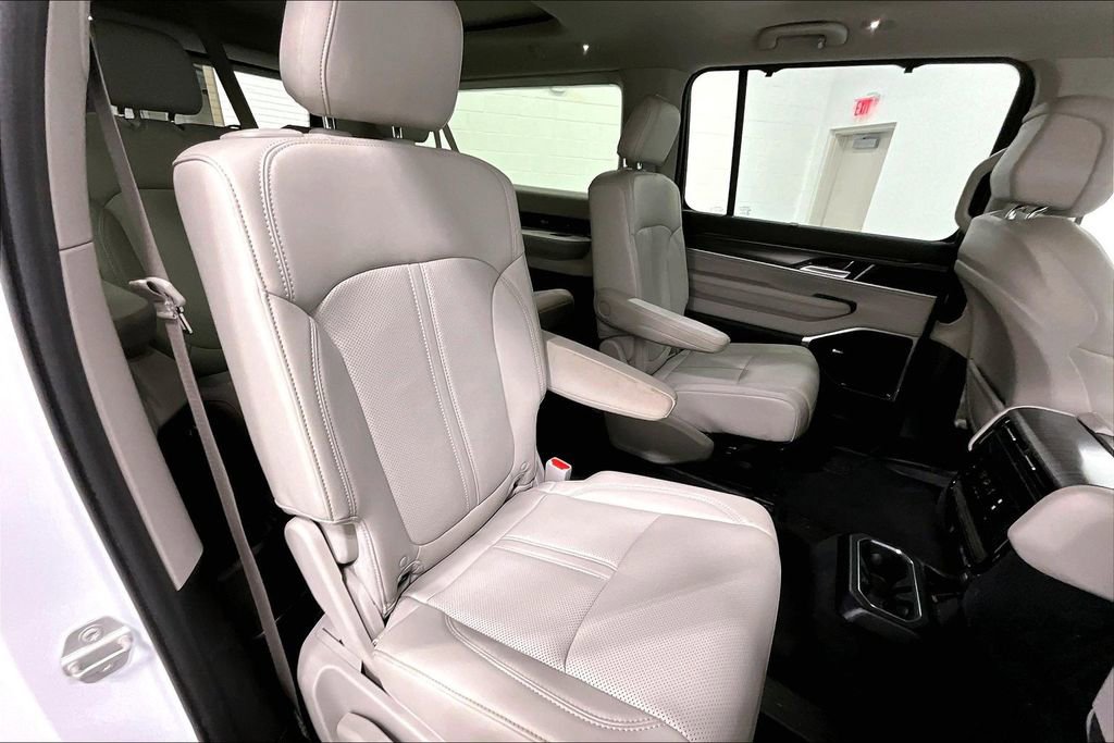 Used 2024 Jeep Wagoneer L Series III w/ Premium Group I image 36