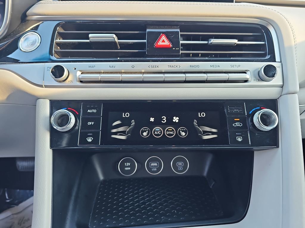 Used 2025 Genesis G70 2.5T image 29