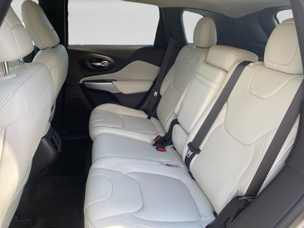 Used 2017 Jeep Cherokee Overland AWD/4WD image 30